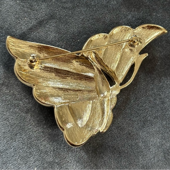 Signed Trifari TM Butterfly 🦋 Vintage Enamel Brooch - Picture 2 of 4